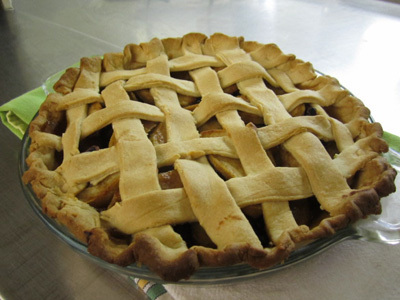 basket weave pie crust on apple pie.jpg